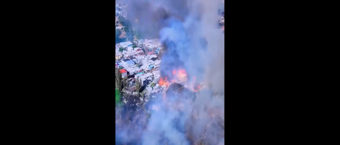 Decretan alerta roja en Castro por incendio forestal: más de 20 casas afectadas
