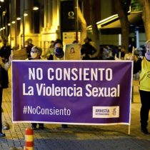 Relaciones tóxicas y control normalizado entre adolescentes: «Le molestaba que no respondiera inmediatamente sus mensajes y yo pensaba que se preocupaba»