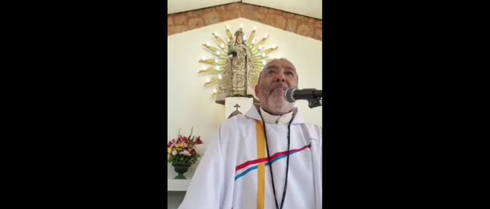 Sacerdote de Valparaíso cuestiona a la clase política y llama a rezar por Boric: 