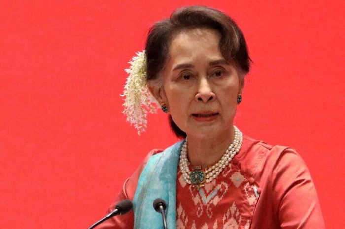Birmana Aung San Suu Kyi condenada a otros cuatro años de prisión