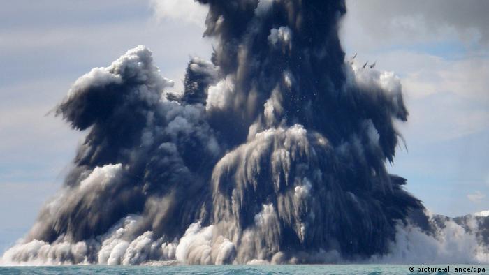 Tsunami golpea a Tonga y enciende alarmas en otras islas