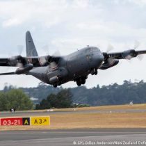 Despegan primeros aviones con ayuda humanitaria hacia Tonga