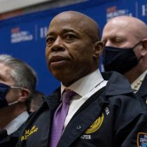 Alcalde de Nueva York pide ayuda para frenar el tráfico de armas ante aumento de tiroteos
