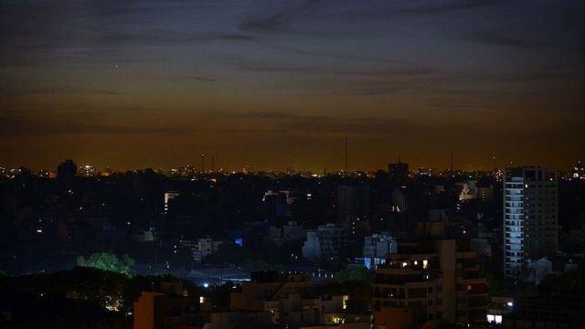 Al menos 100.000 personas de Buenos Aires y alrededores sufren cortes de luz