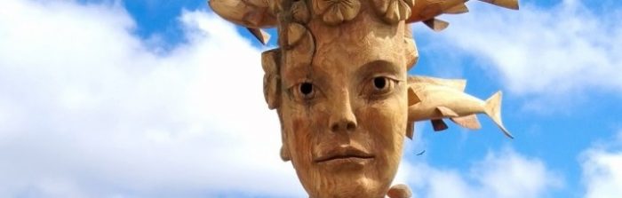 Árbol muerto se transformó en una obra escultórica en Puerto Varas