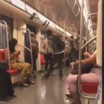 Cantante agredió a mujer en el Metro por exigirle el uso de mascarilla