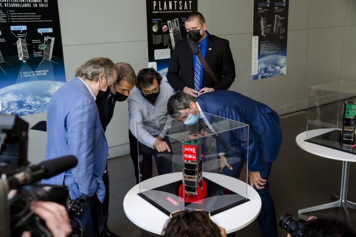Nuevos nanosatélites chilenos serán puestos en órbita en abril Nuevos nanosatélites chilenos serán puestos en órbita en abril