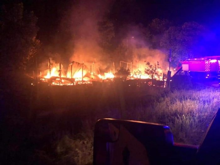 CAM se adjudica ataque incendiario que dejó viviendas y vehículos quemados en Traiguén