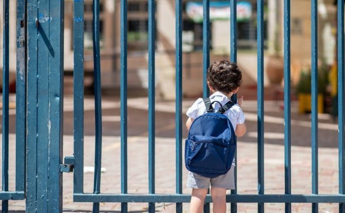 Cerrar colegios por covid-19: una idea que no ha probado beneficios, pero sí daños