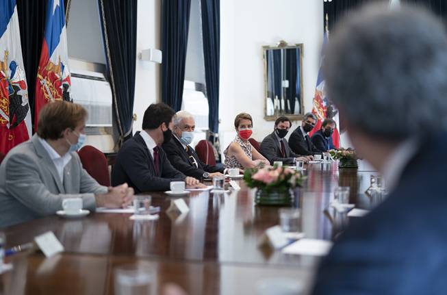 Ley Pro Consumidor: Presidente Piñera se reúne con asociaciones de consumidores y destaca beneficios de la norma Ley Pro Consumidor: Presidente Piñera se reúne con asociaciones de consumidores y destaca beneficios de la norma