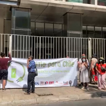 Movimiento “Litio para Chile” se manifestó en las afueras del Ministerio de Minería para invalidar licitación