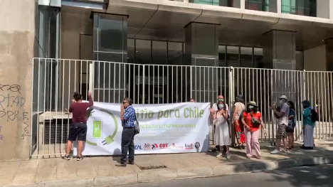 Movimiento “Litio para Chile” se manifestó en las afueras del Ministerio de Minería para invalidar licitación