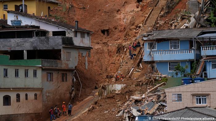 Sigue la tragedia en Brasil: Petrópolis en alerta por más lluvias, muertos suman 117