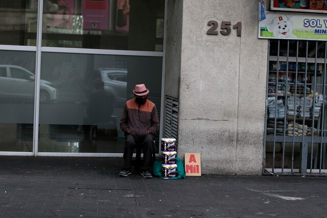 Crisis migrante en el mercado laboral: cifras de informalidad en extranjeros se dispara en varias regiones Crisis migrante en el mercado laboral: cifras de informalidad en extranjeros se dispara en varias regiones