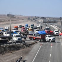 Se registran bloqueos de rutas por paro de camioneros y vuelos desde y hacia Iquique están suspendidos