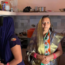 La violación de su hija pone a una madre en la lucha electoral en la India