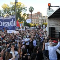 Marcha de oficialistas contra la Corte Suprema argentina para pedir por su 