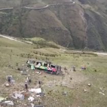 Al menos 22 muertos y 5 desaparecidos tras accidente de bus en norte de Perú