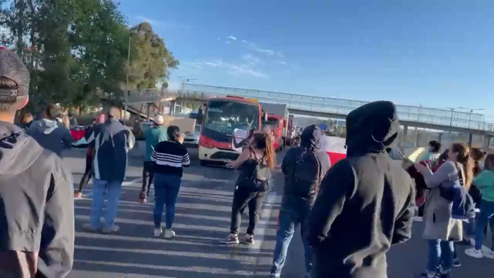 Manifestantes cortan Ruta 68 a la altura de Placilla en contra de toma ilegal