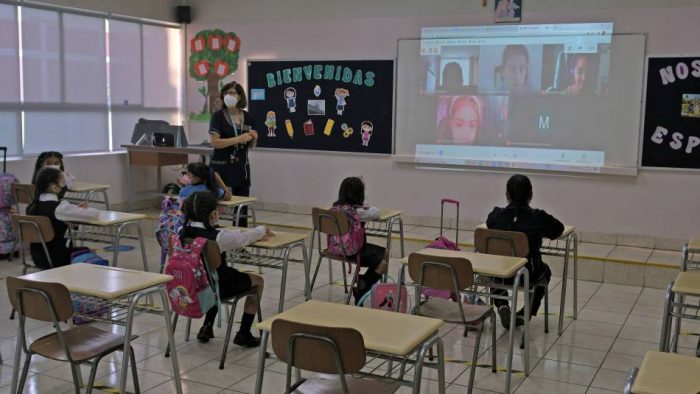 Diputado Castro (PS) llamó al ministerio de Educación a considerar «marzo como mes de transición» en la obligatoriedad de clases presenciales Diputado Castro (PS) llamó al ministerio de Educación a considerar