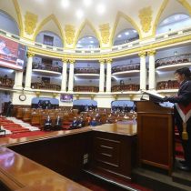Presidente de Perú rechaza acusaciones en juicio político en Congreso
