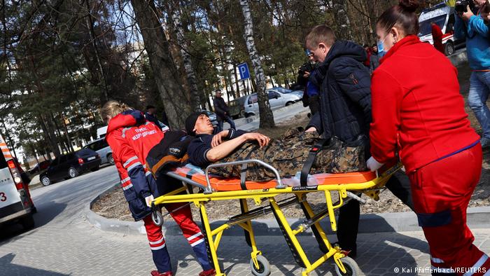 Ucrania: 35 muertos y 134 heridos en ataque ruso a centro militar