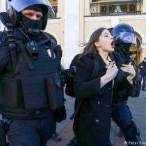 Cientos de detenidos en protestas en Rusia contra la guerra: manifestantes solidarizan con Ucrania en Alemania y Polonia