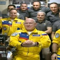 Astronautas rusos llegan a la EEI con los colores de Ucrania