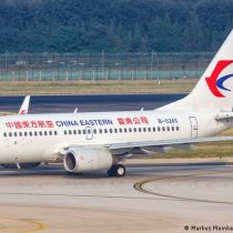 Cae avión de pasajeros con 132 personas a bordo en sur de China