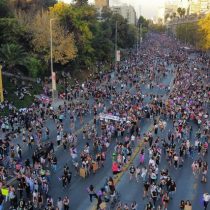 Encapuchados lanzaron piedras contra manifestantes en marcha del 8M