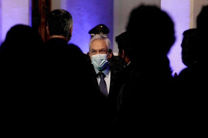 Corte de Valparaíso confirma sobreseimiento al expresidente Piñera tras sacarse la mascarilla en un acto en 2020