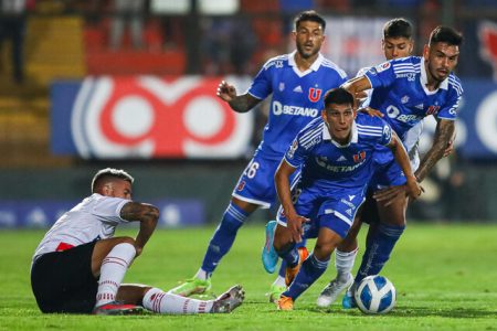 La U suma cuatro partidos sin ganar tras empate con Curicó Unido en el Santa Laura