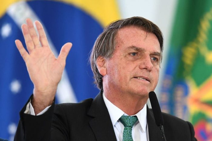 Bolsonaro anima a votar en octubre para que Brasil no siga el camino de Chile
