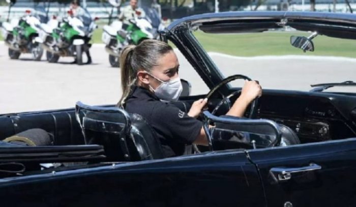 Otro hito: Por primera vez en la historia el auto presidencial Ford Galaxie será conducido por una mujer Otro hito: Por primera vez en la historia el auto presidencial Ford Galaxie será conducido por una mujer