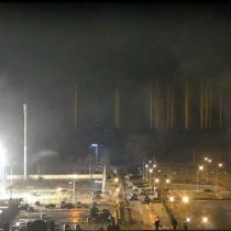 Tras ataque a planta nuclear en Ucrania autoridades advierten peligro de emisiones radiactivas mayores a las de Chernóbil