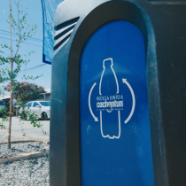 Vecinos de Talca inauguran plaza sustentable con bancas hechas de botellas recicladas
