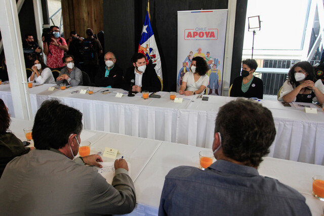 Para abordar plan económico, Presidente Gabriel Boric encabeza reunión con todo el gabinete en Barrio Yungay