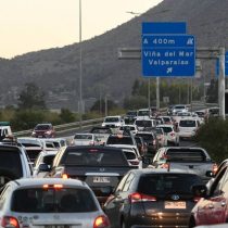 Masivo éxodo vehicular de la RM por fin de semana largo: han salido más de 246 mil vehículos desde Santiago