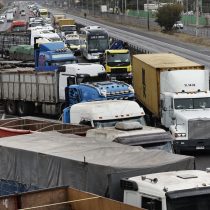 Camioneros se congregan en Ruta 160 a la altura de Coronel en medio de una serie de manifestaciones realizadas por el gremio en la Macrozona Sur