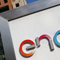 Enel obligada a “recalcular” su negocio global pero mantiene a Chile entre sus prioridades; grupos Luksic, Matte y Angelini sacan pasajes a Buenos Aires