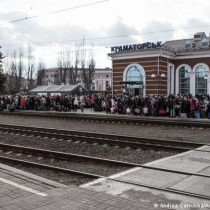 Ucrania: decenas de muertos y heridos en ataque ruso a estación de Kramatorsk