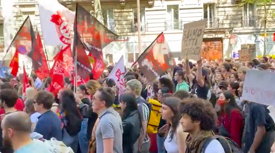 Miles de personas salen a las calles de Francia contra la extrema derecha