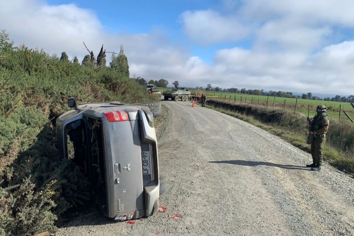 Reportan emboscada y disparos contra conductor en camino rural de Victoria: vehículo terminó volcado a un costado de la ruta