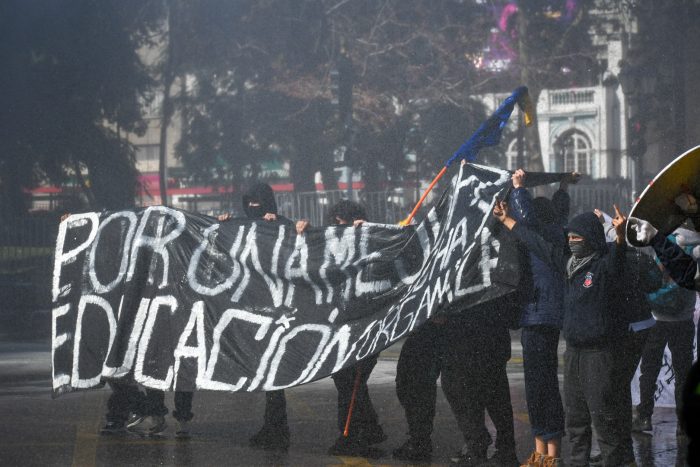 Estudiantes marcharon por la Alameda en nueva jornada de manifestaciones