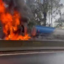 Camión de carga de combustible se quemó en plena Ruta 160 en la altura de Lota