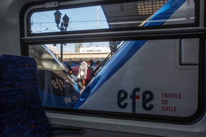 EFE suspende funcionamiento de trenes entre Rancagua y Estación Central por caída de torre de alta tensión EFE suspende funcionamiento de trenes entre Rancagua y Estación Central por caída de torre de alta tensión