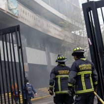 Instituto Nacional: alumnos bajan toma tras incendio en recinto