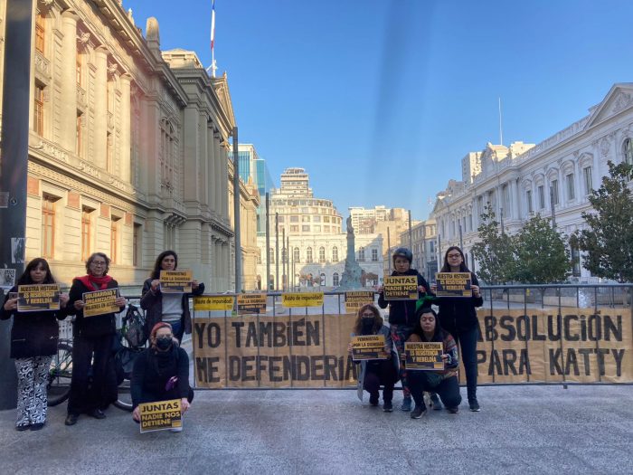 Feministas protestan en la Corte Suprema por mujer que fue condenada a cárcel por el homicidio de su agresor