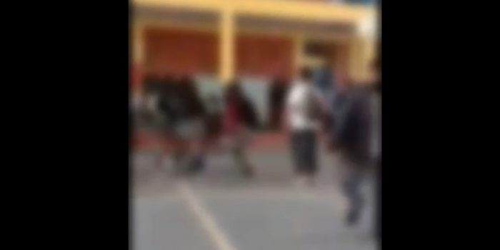 Padre ingresó a colegio de Maipú con bastón retráctil tras acoso escolar en contra de su hija