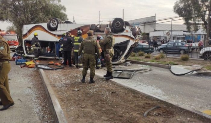 Accidente de tránsito en la comuna de Cerrillos deja dos personas fallecidas y decena de lesionados